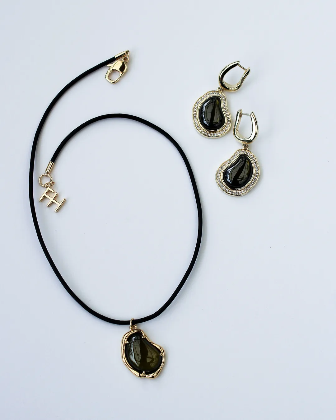 Bean Gemstone Leather Choker - Onyx