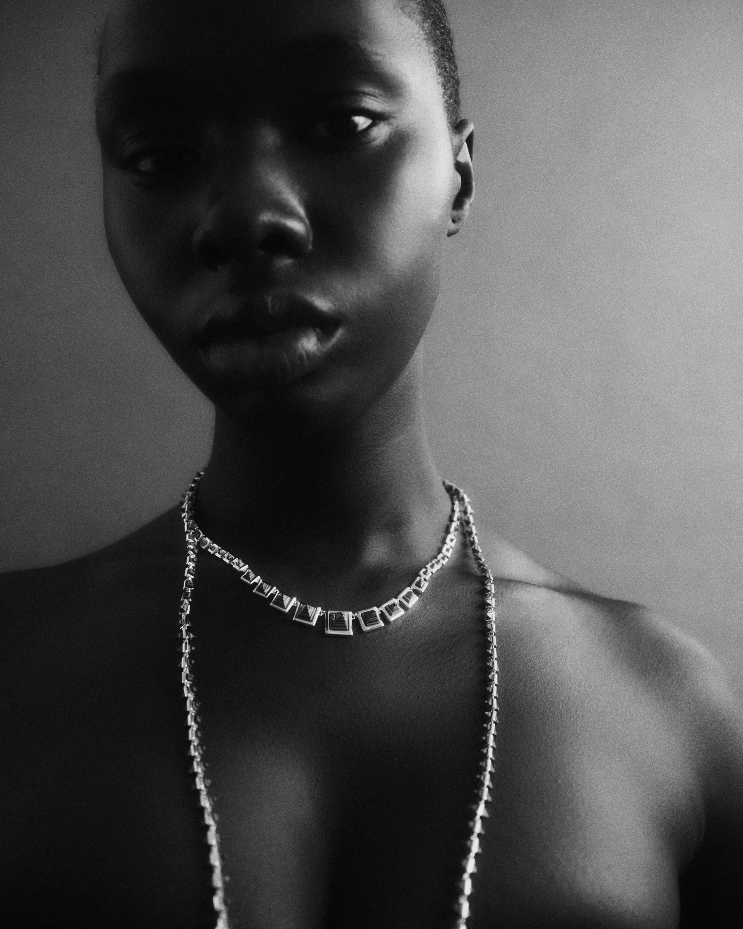 GRADUATED PYRAMID NECKLACE - ONYX