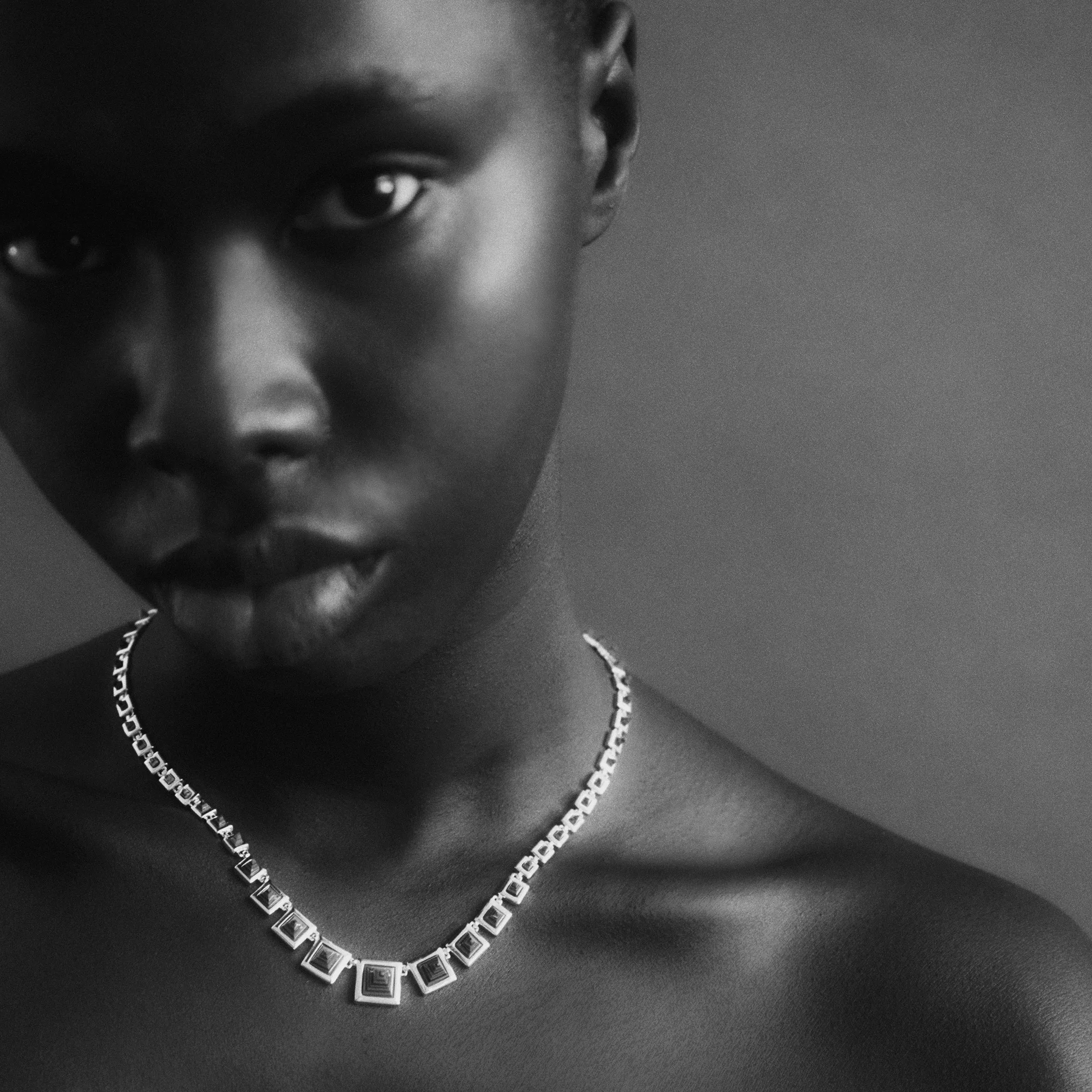 GRADUATED PYRAMID NECKLACE - ONYX